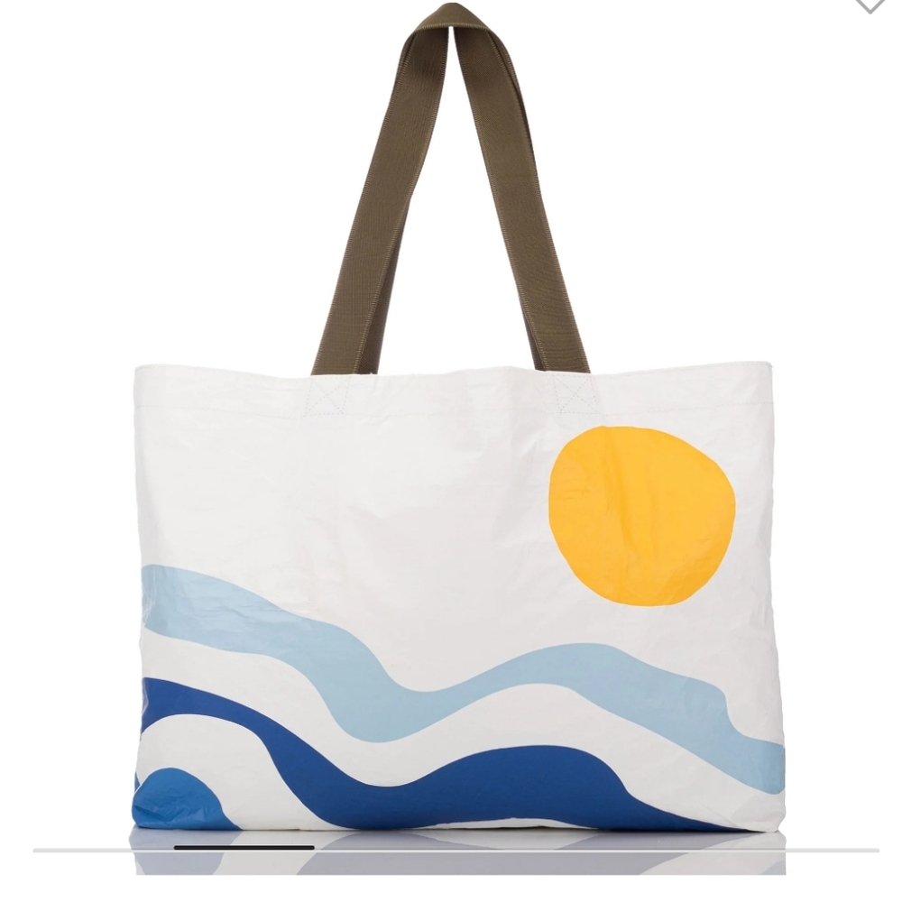 Reversible Beach Tote Bag with Sun & Wave Print - White/Blue/Yellow